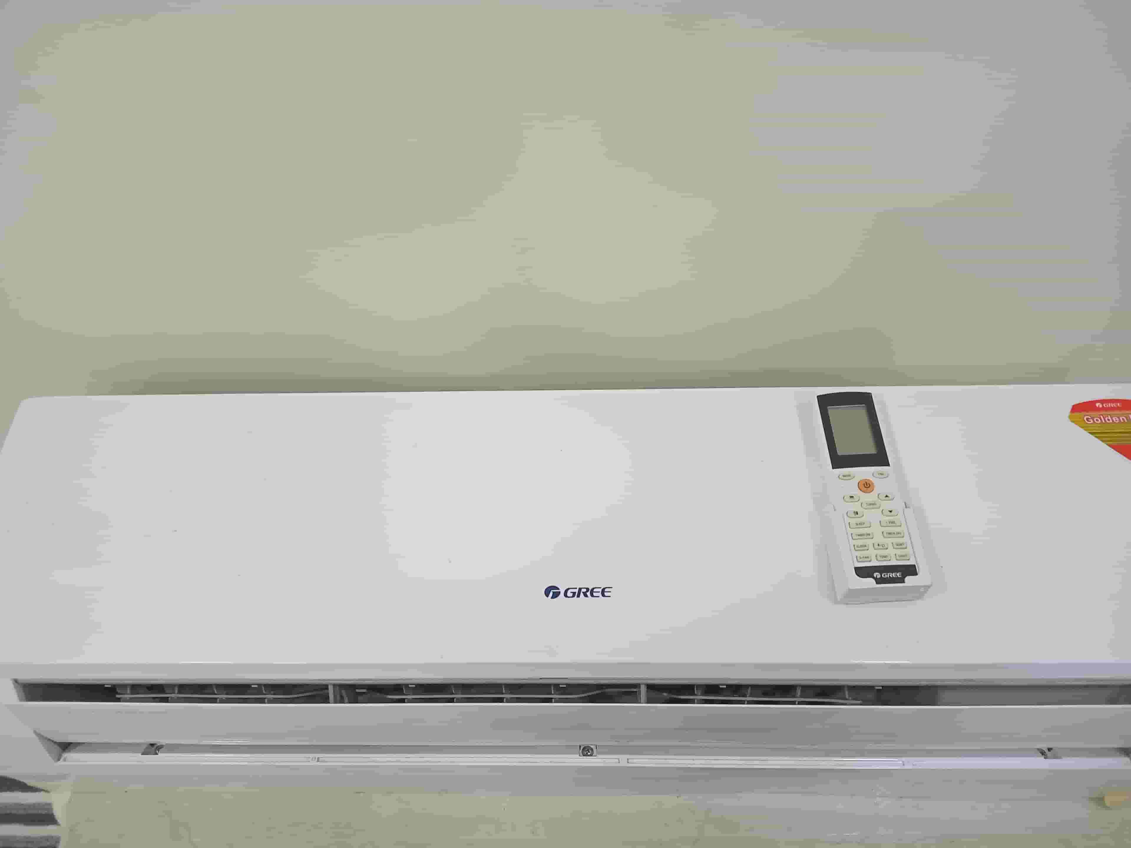 For sale, a 1.5-ton split AC in excellent condition.
