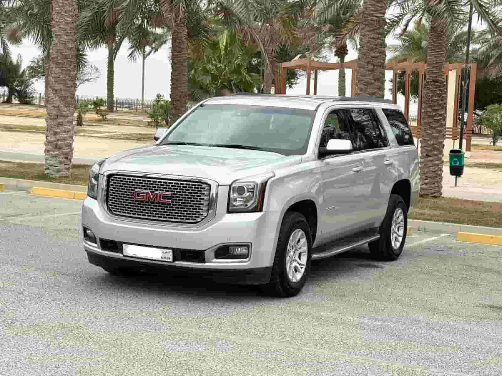 GMC Yukon SLE 2016 (Silver)