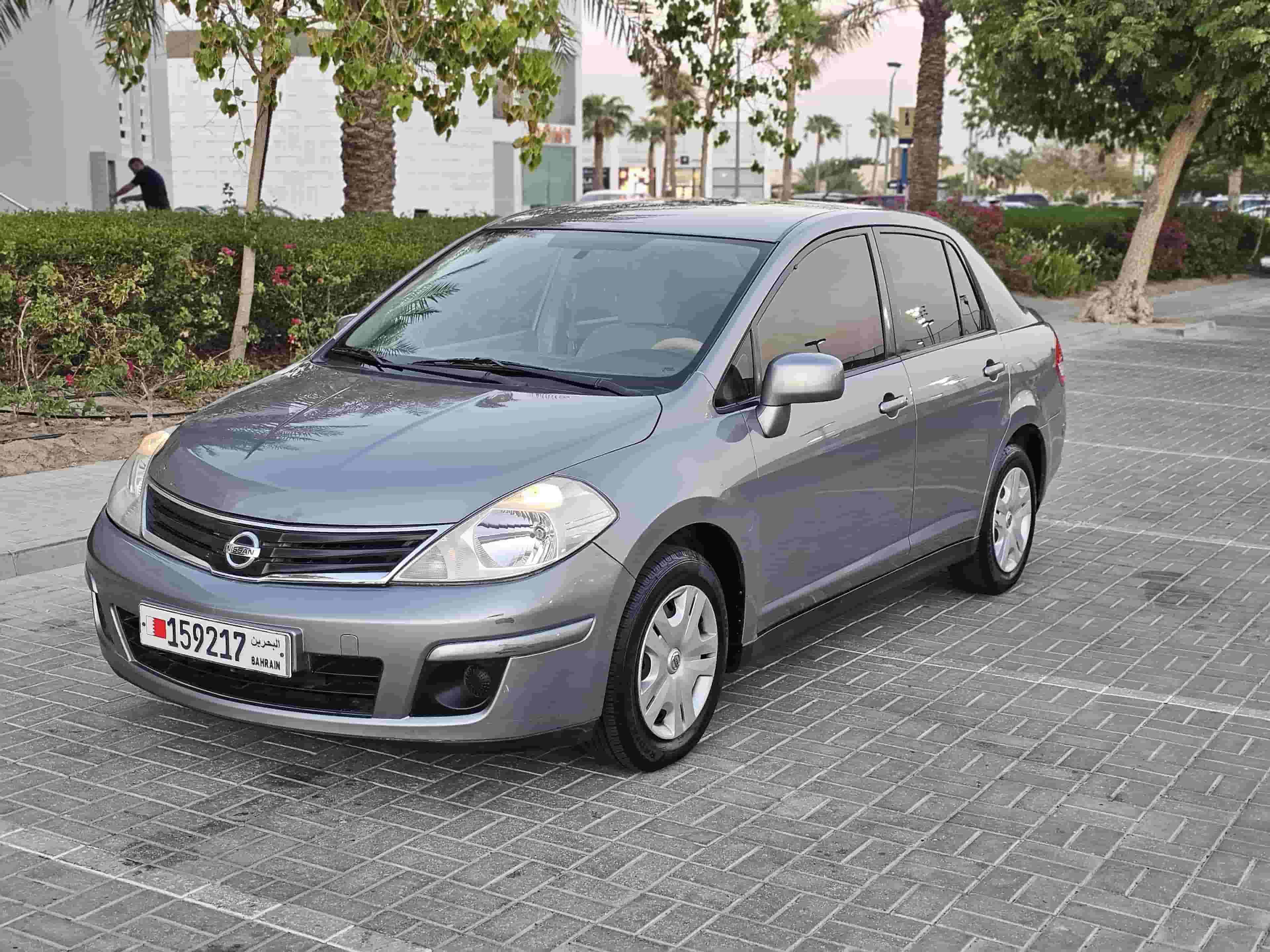Nissan Tiida 2012  Nissan Tiida 2012